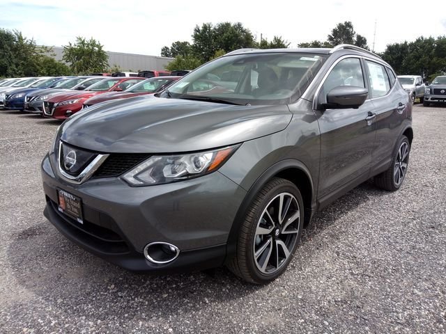Used 2019 Gun Metallic Nissan SL image 2