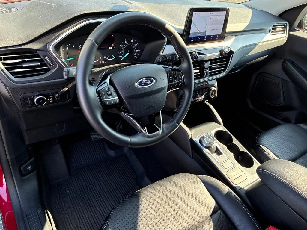 Used 2022 Red Ford SEL image 15