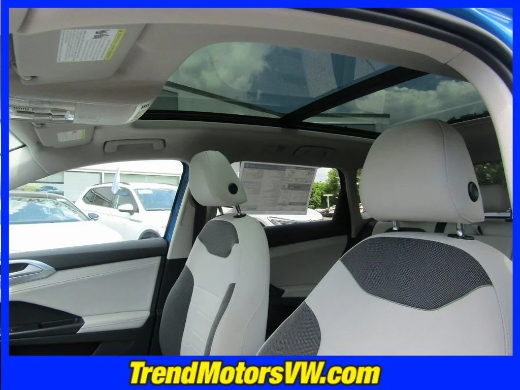 2025 Volkswagen Taos SE - Photo 16