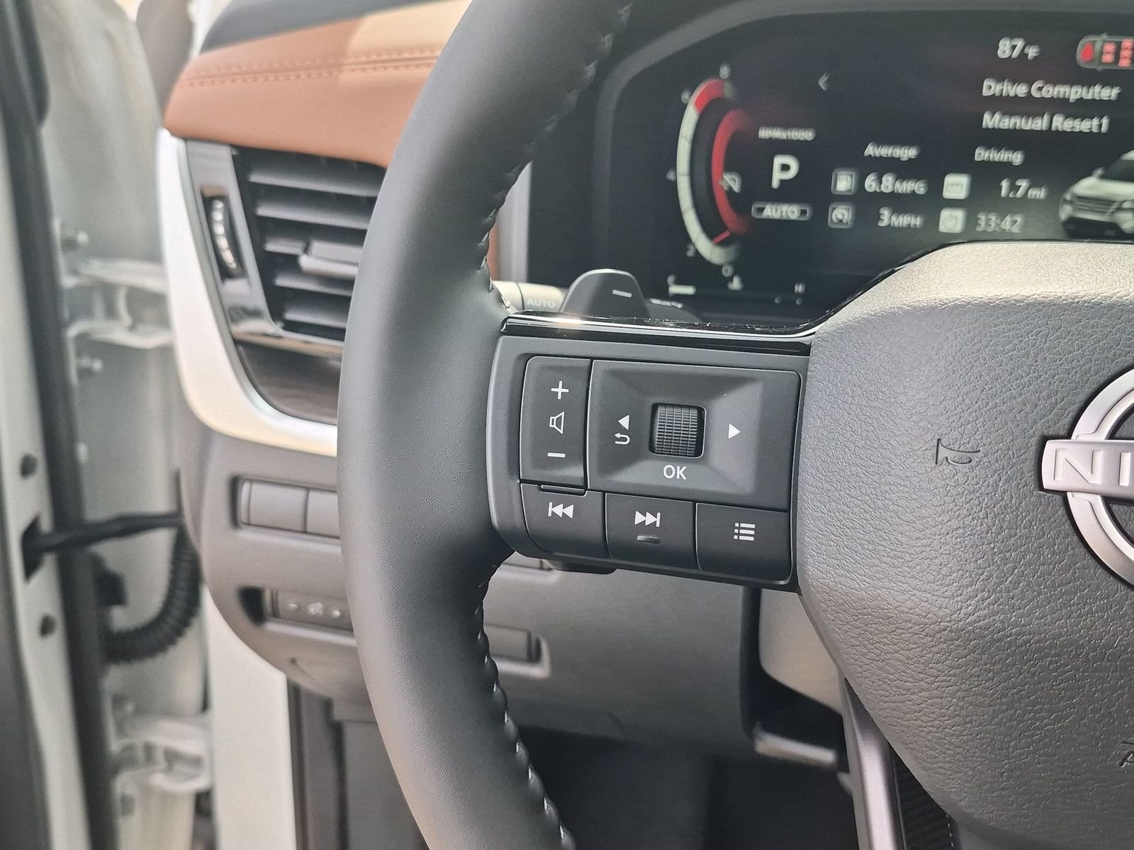 New 2026 Everest White Pearl TriCoat / Super Black Two-tone Nissan Platinum image 17