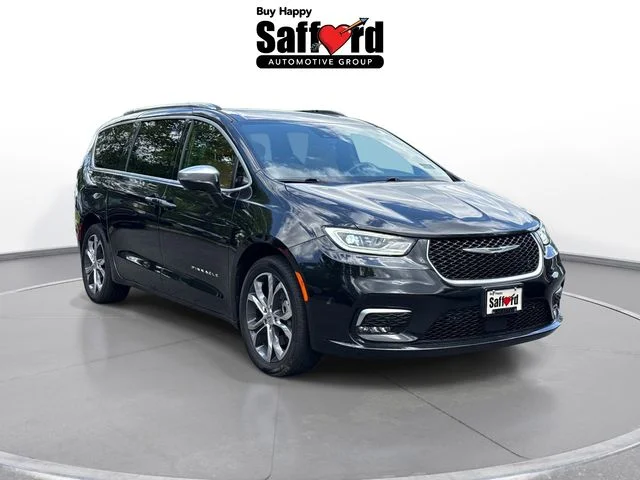 Used 2022 Black Chrysler Pinnacle image 10