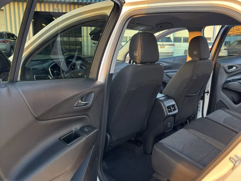 Used 2024 Summit White Chevrolet LT image 11