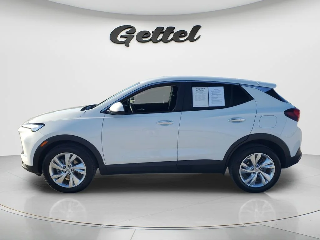 Used 2025 Summit White Buick Preferred image 8