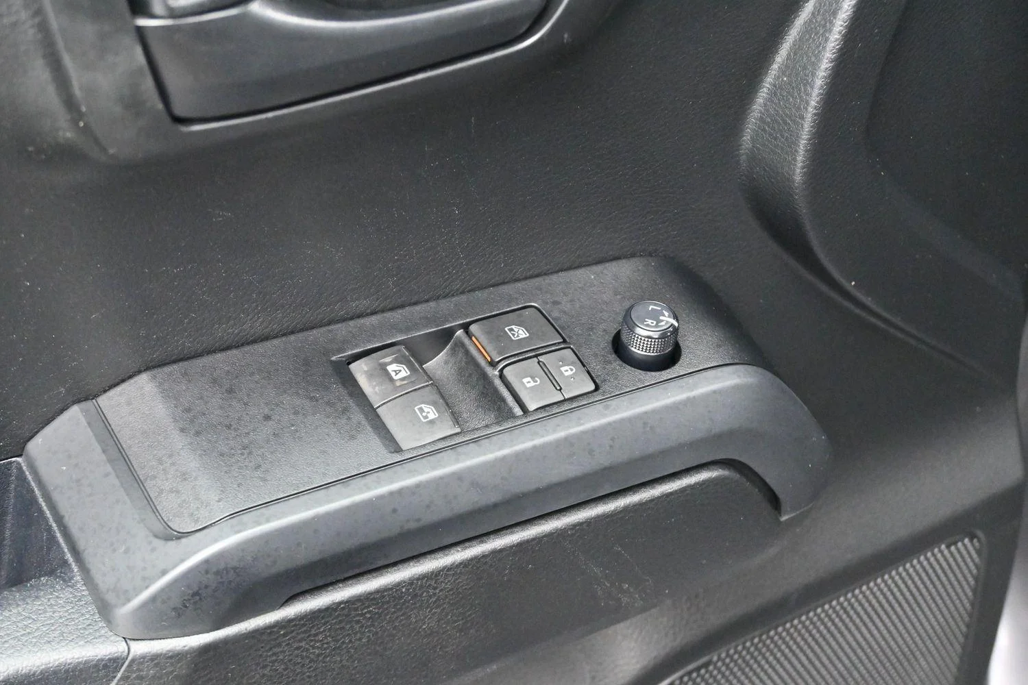Used 2019 Magnetic Gray Metallic Toyota SR5 image 10