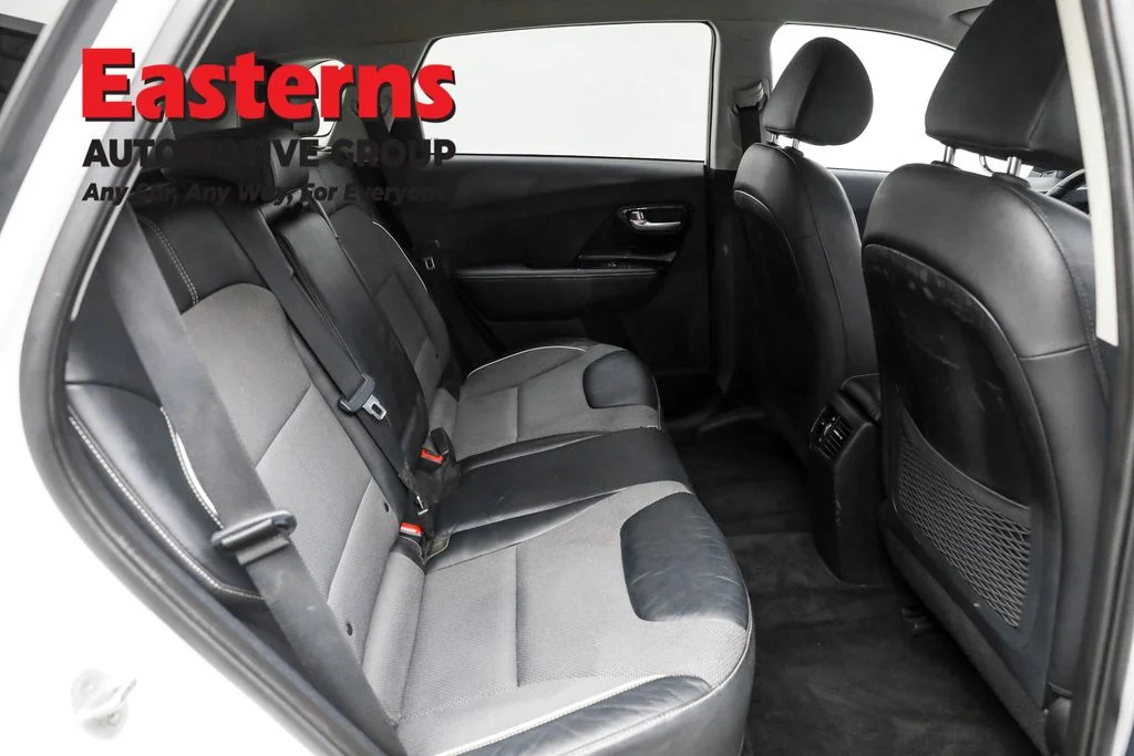 Used 2022 White Kia EX image 22