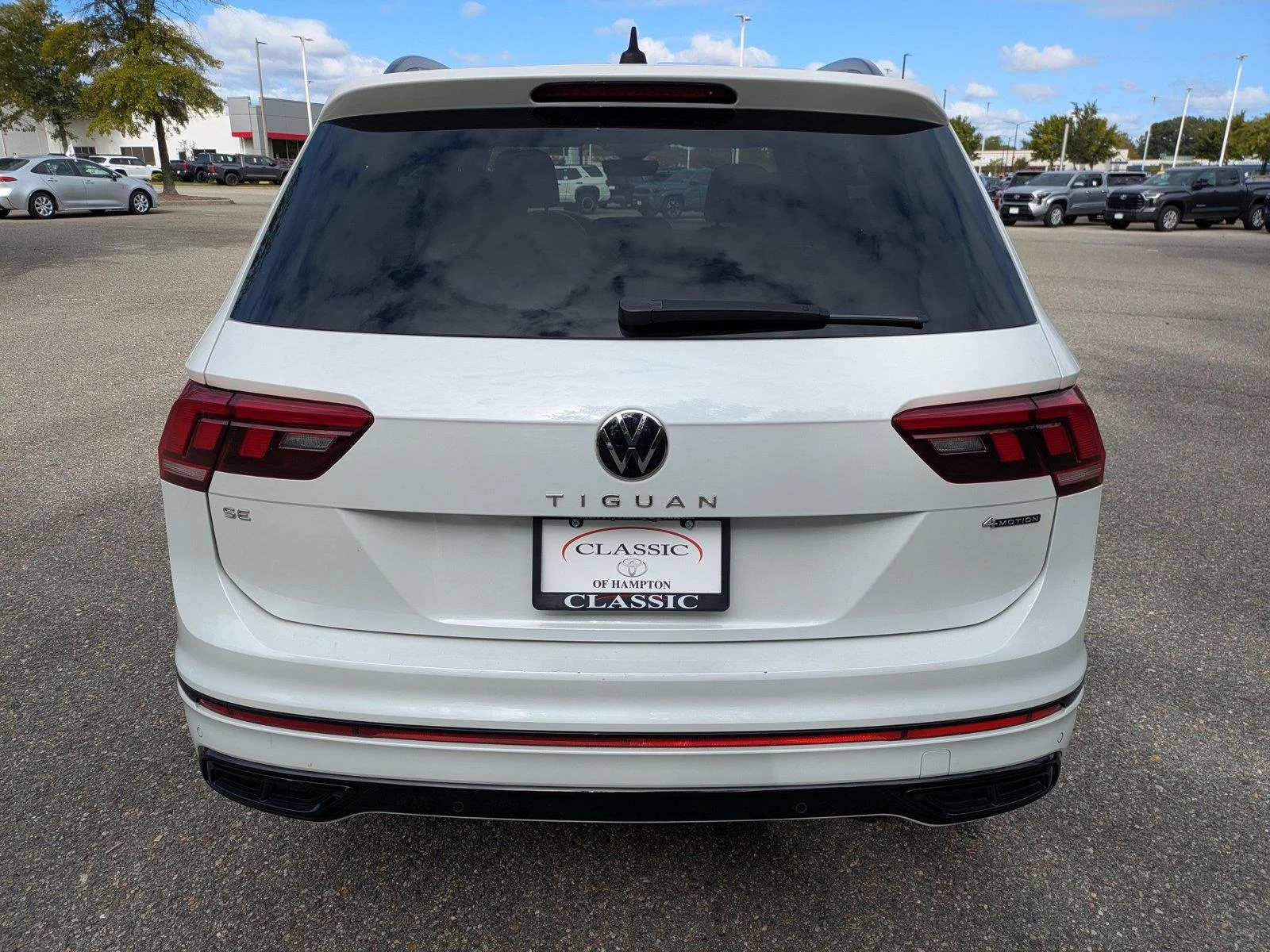 Used 2022 Pure White Volkswagen SE R-Line Black image 5