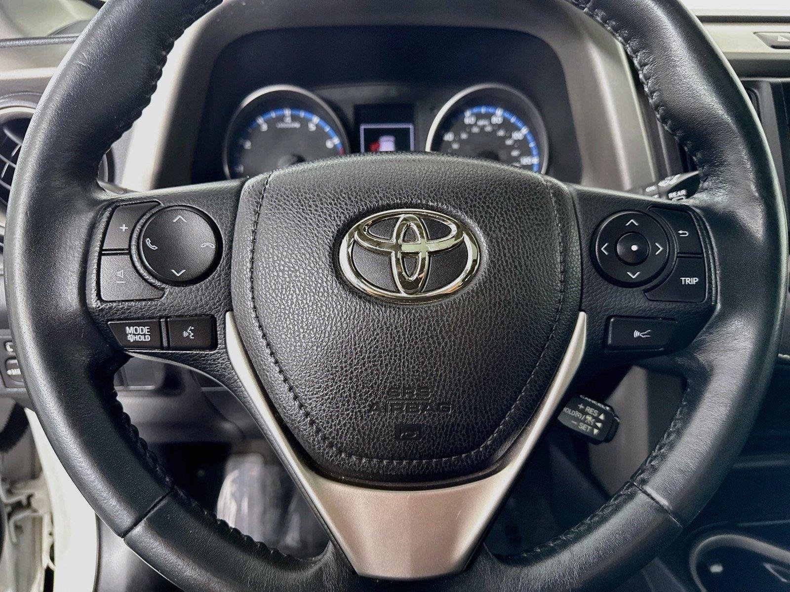 Used 2018 Super White Toyota XLE image 15