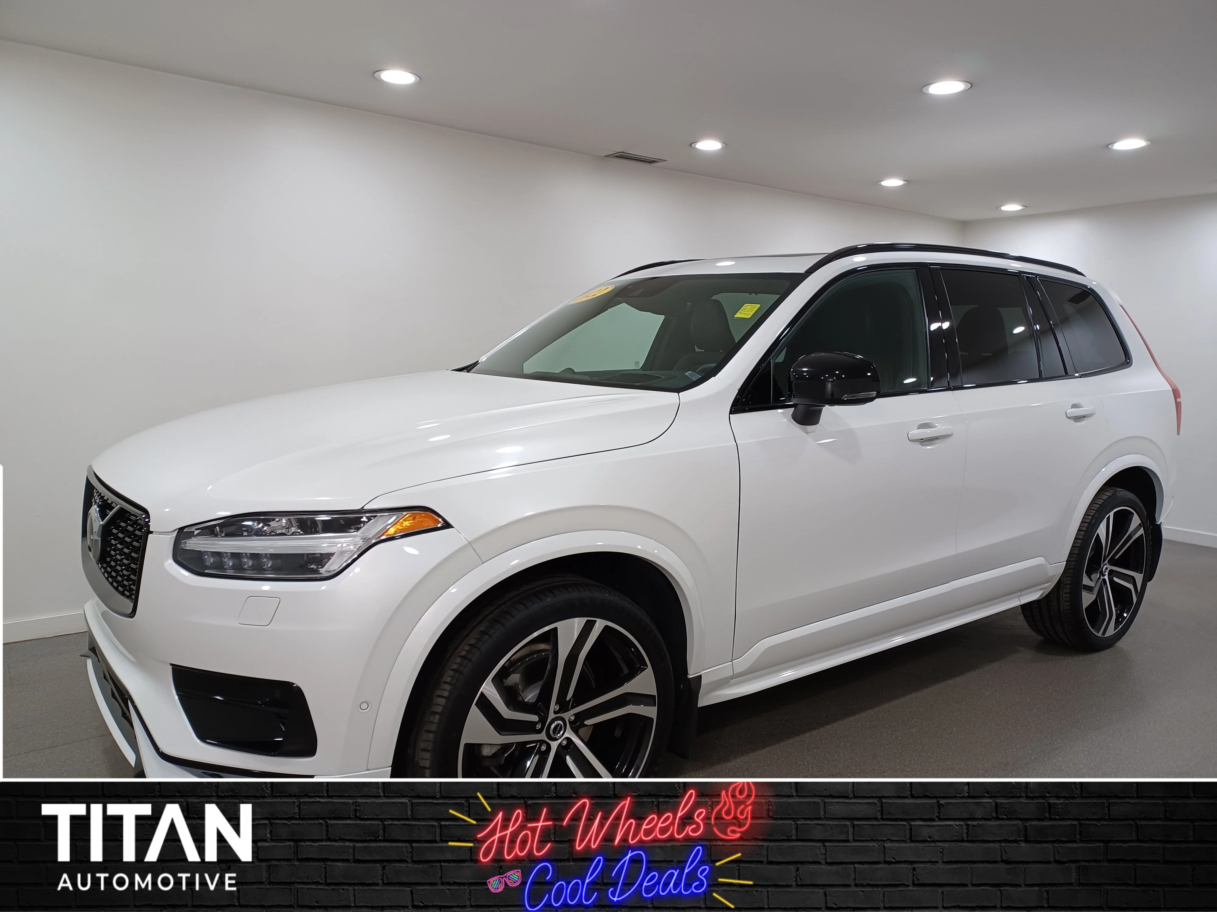 Certified Used 2022 Ice White Volvo T6 R-Design* 7 Pass | Adaptive Cruise | Heads Up Dsp | Nav | 360 Cam | Pano Roof | Htd Wheel image 1