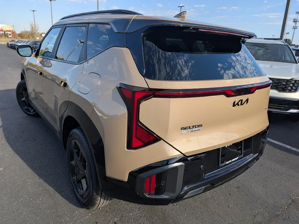 New 2027 Terrain Brown Kia X-Line S image 32
