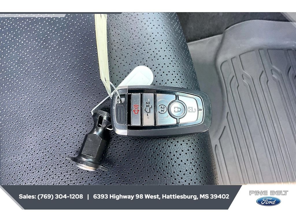 Used 2025 GRAY Ford Lariat image 9