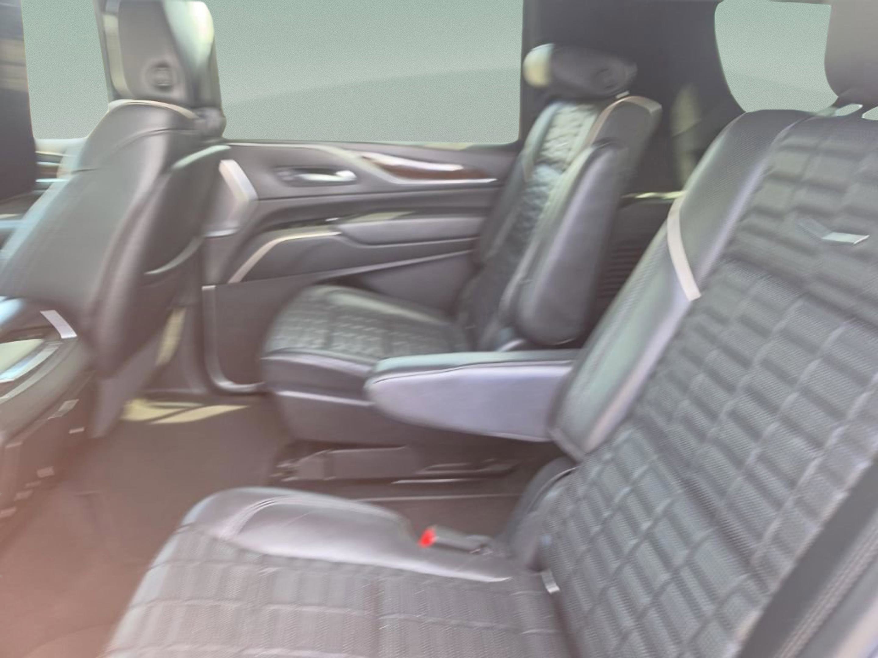 Used 2021 CRYSTAL WHITE TRICOAT Cadillac Sport Platinum image 28
