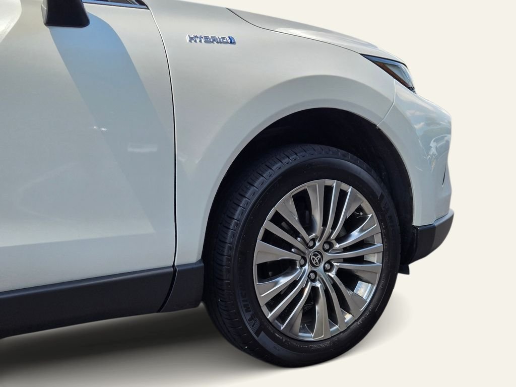 Used 2021 White Toyota XLE image 11