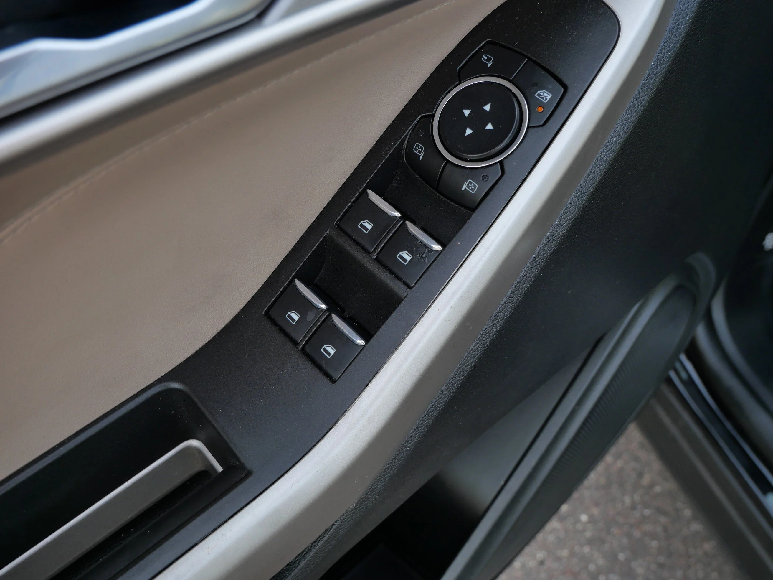 Used 2023 Agate Black Metallic Ford Limited image 20