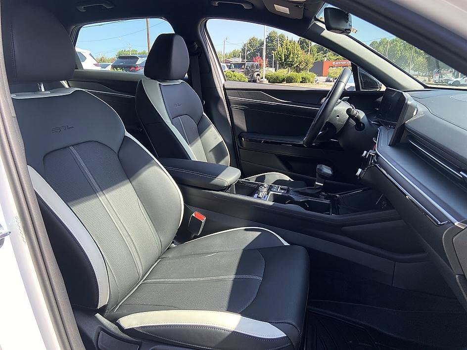 Used 2025 Snow White Pearl Kia GT-Line image 17