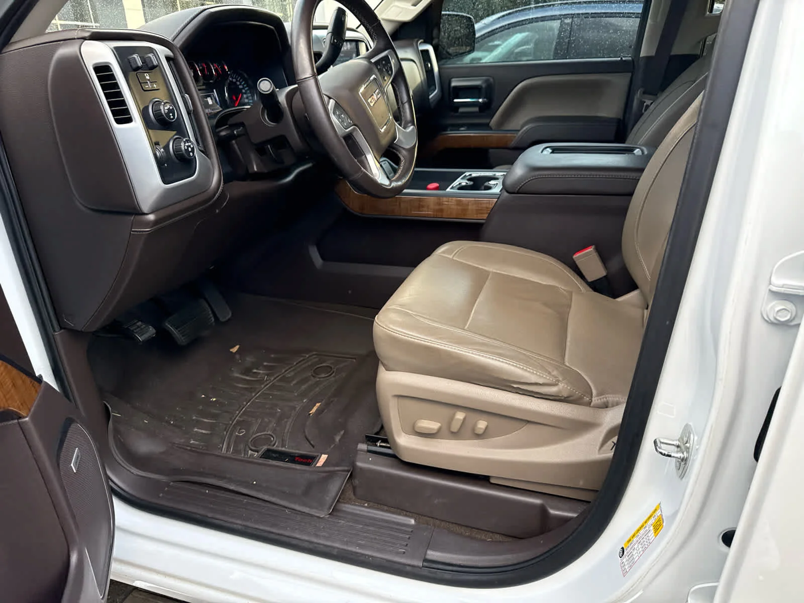 Used 2017 White Frost Tricoat GMC SLT image 8