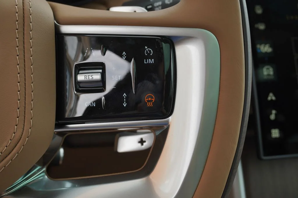 New 2026 Fuji White Land Rover SE image 15