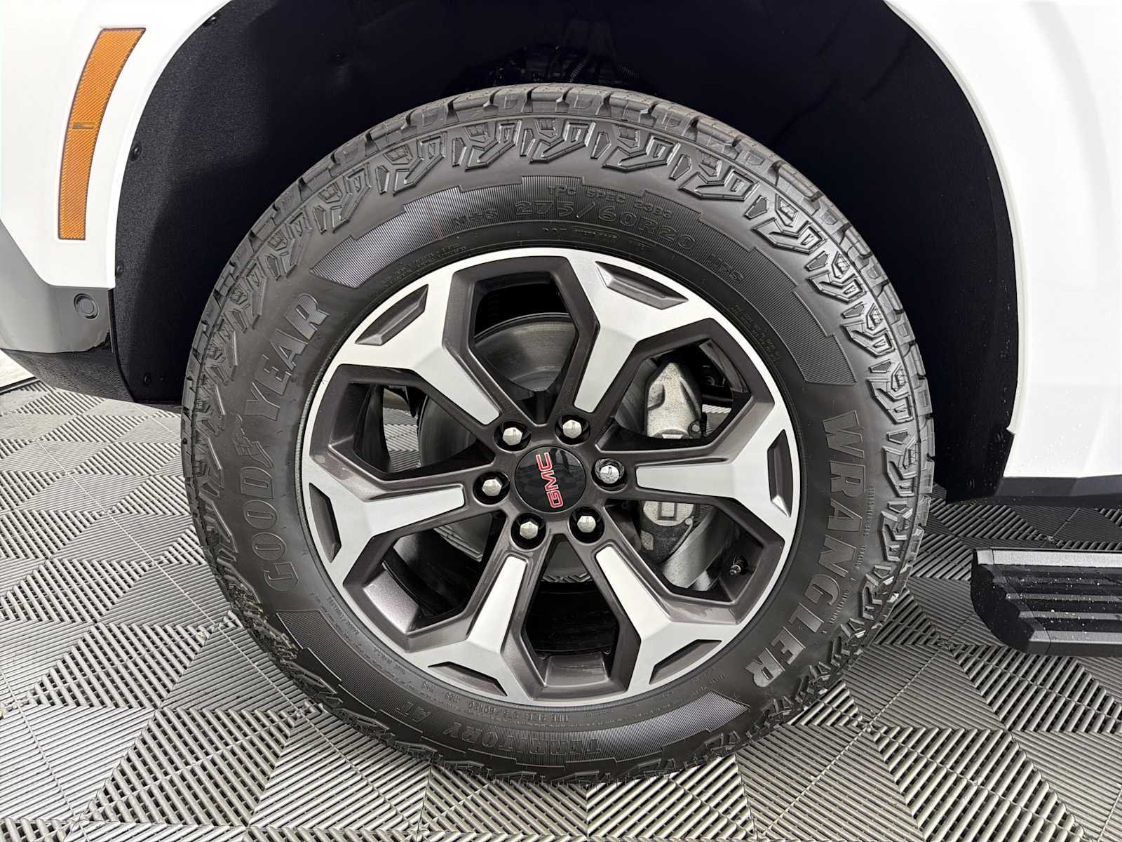 2026 GMC Yukon AT4 Ultimate - Photo 11