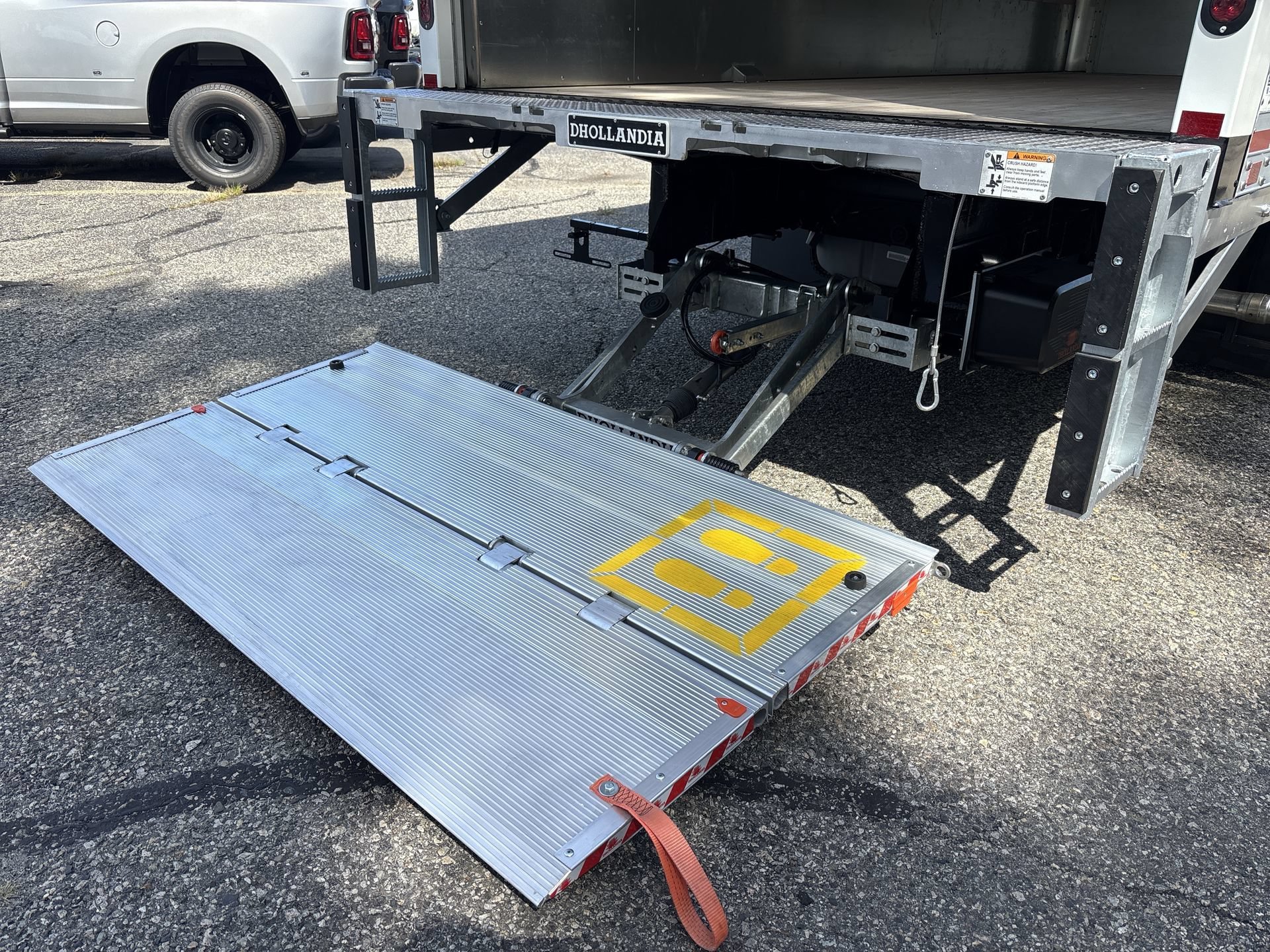 New 2027 Oxford White Ford E-450 DRW image 25