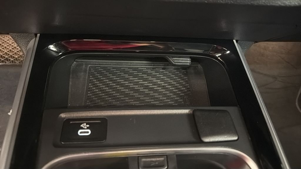 Used 2025 Black Mercedes-Benz GLB 250 image 21