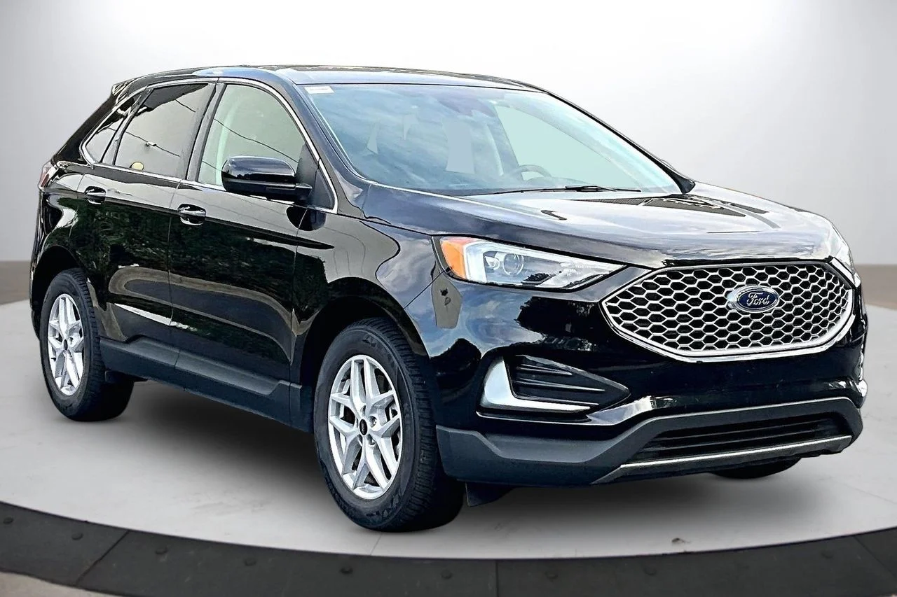 Used 2024 Black Ford SEL image 2