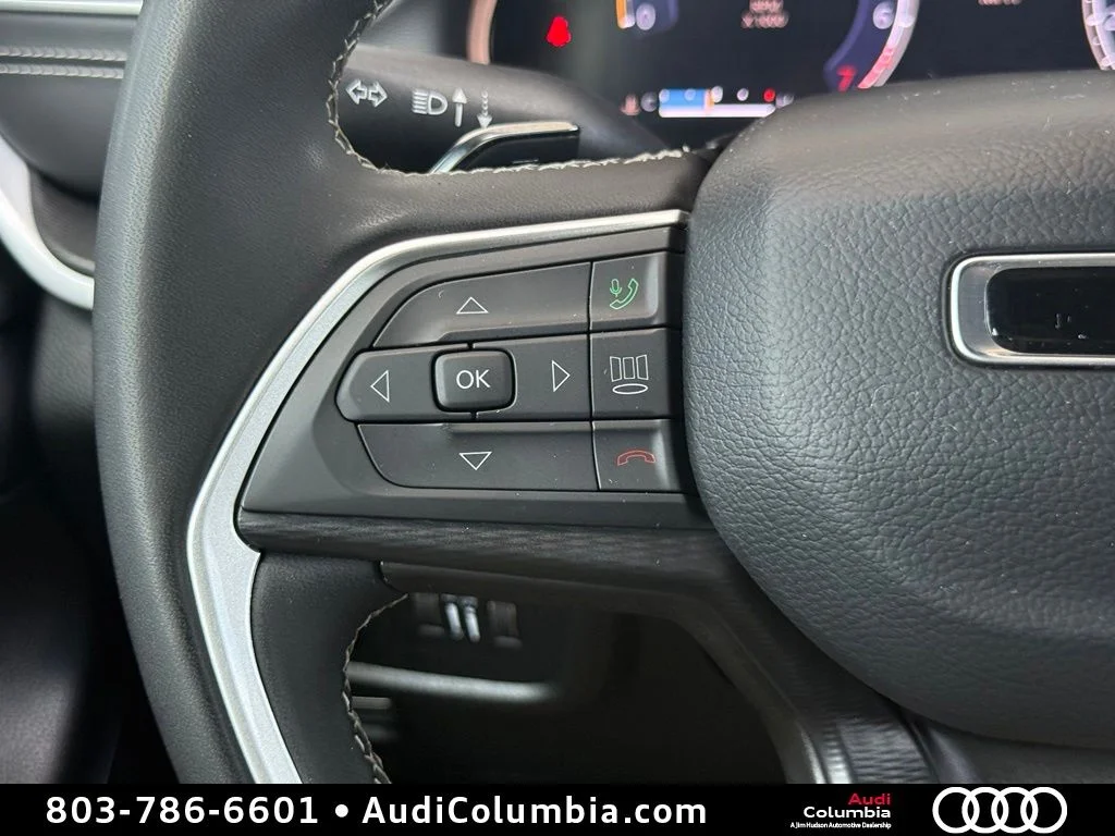 Used 2025 Black Jeep Laredo image 28