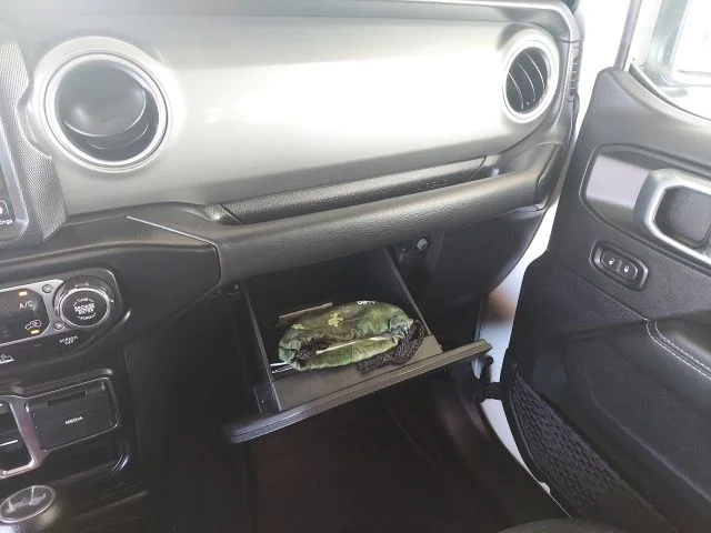 Used 2022 White Jeep Unlimited Sahara image 28