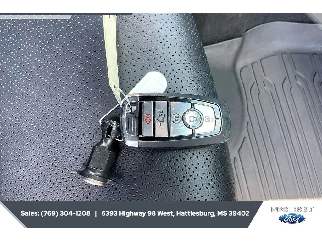 Used 2025 GRAY Ford Lariat image 9