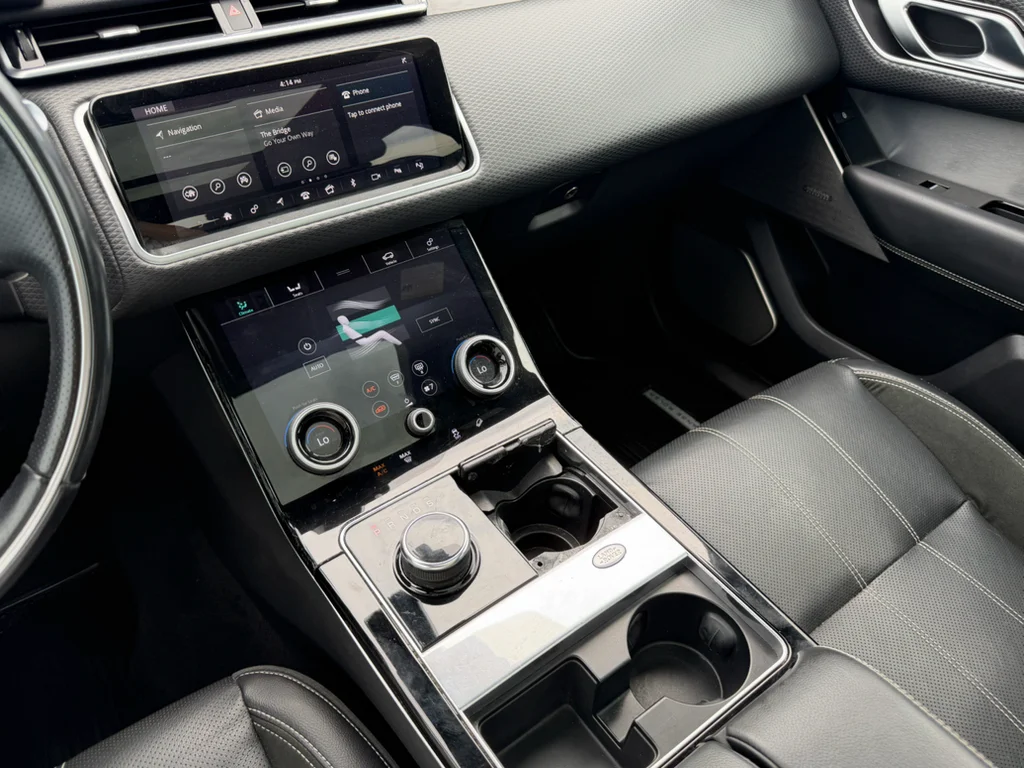 Used 2019 Corris Grey Metallic Land Rover R-Dynamic SE image 17