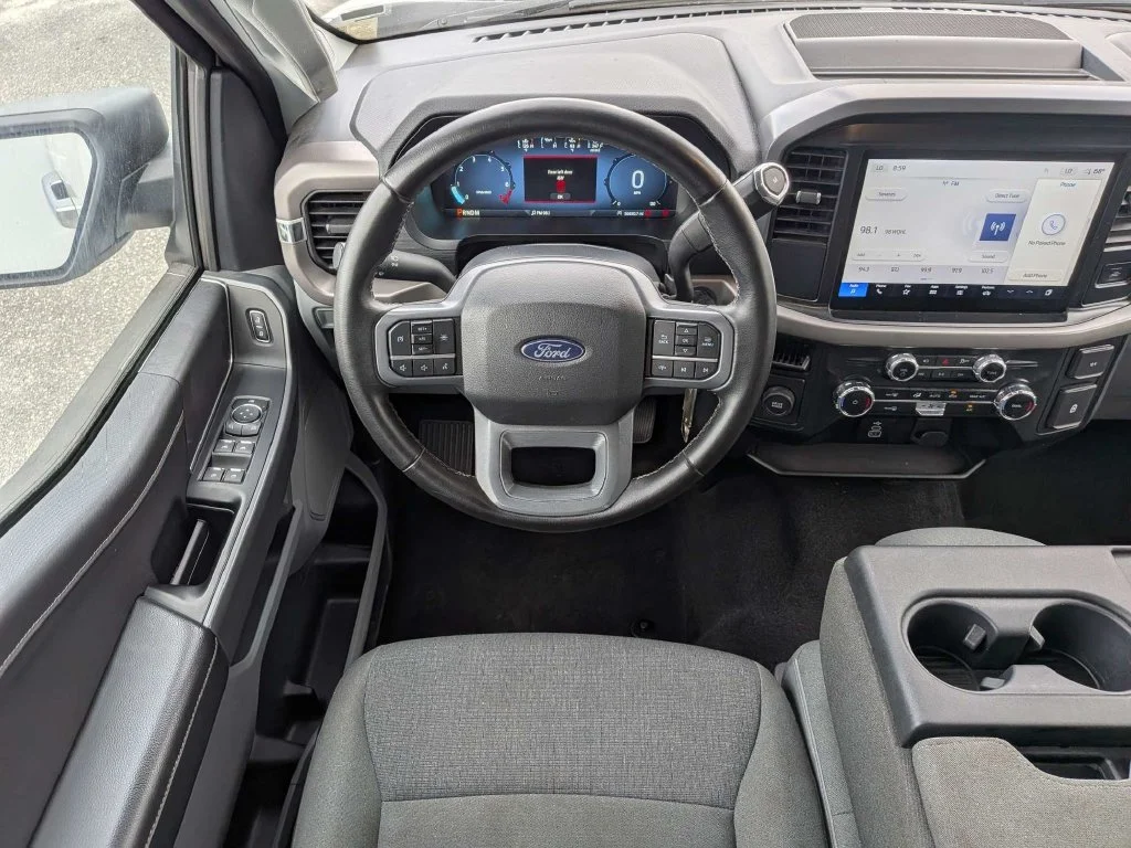Certified Used 2025 Oxford White Ford XLT image 14