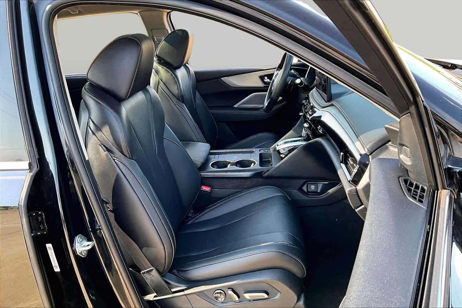 Used 2025 Majestic Black Pearl Acura w/Technology Package image 18