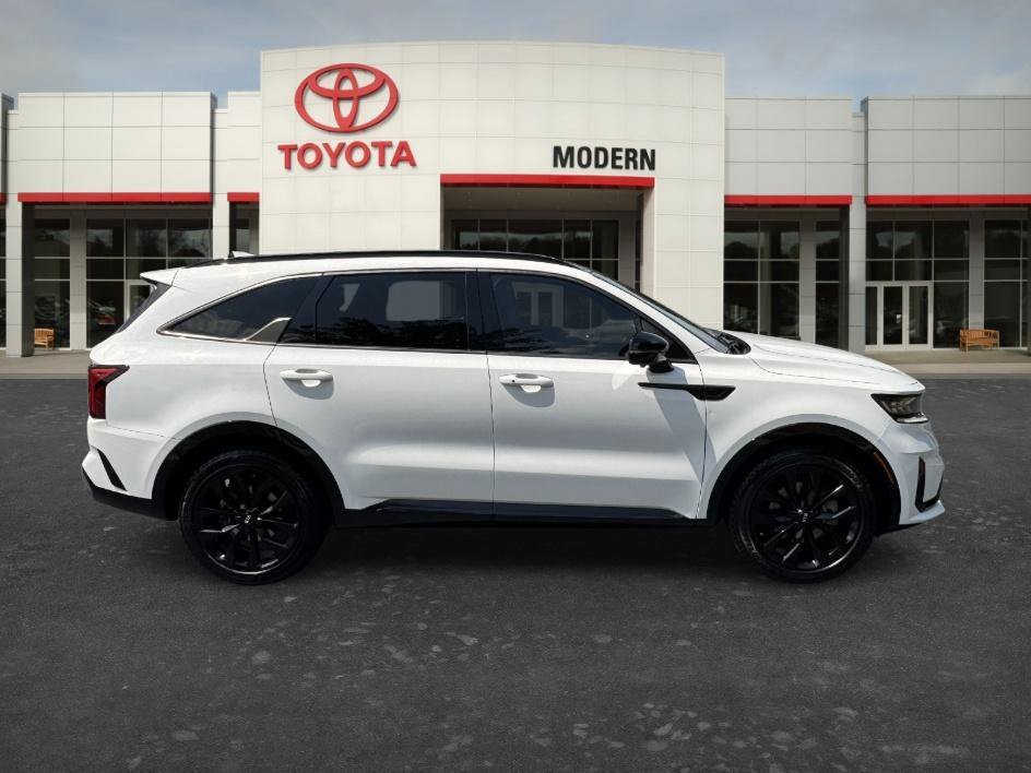 Used 2021 Glacial White Pearl Kia SX Prestige image 4