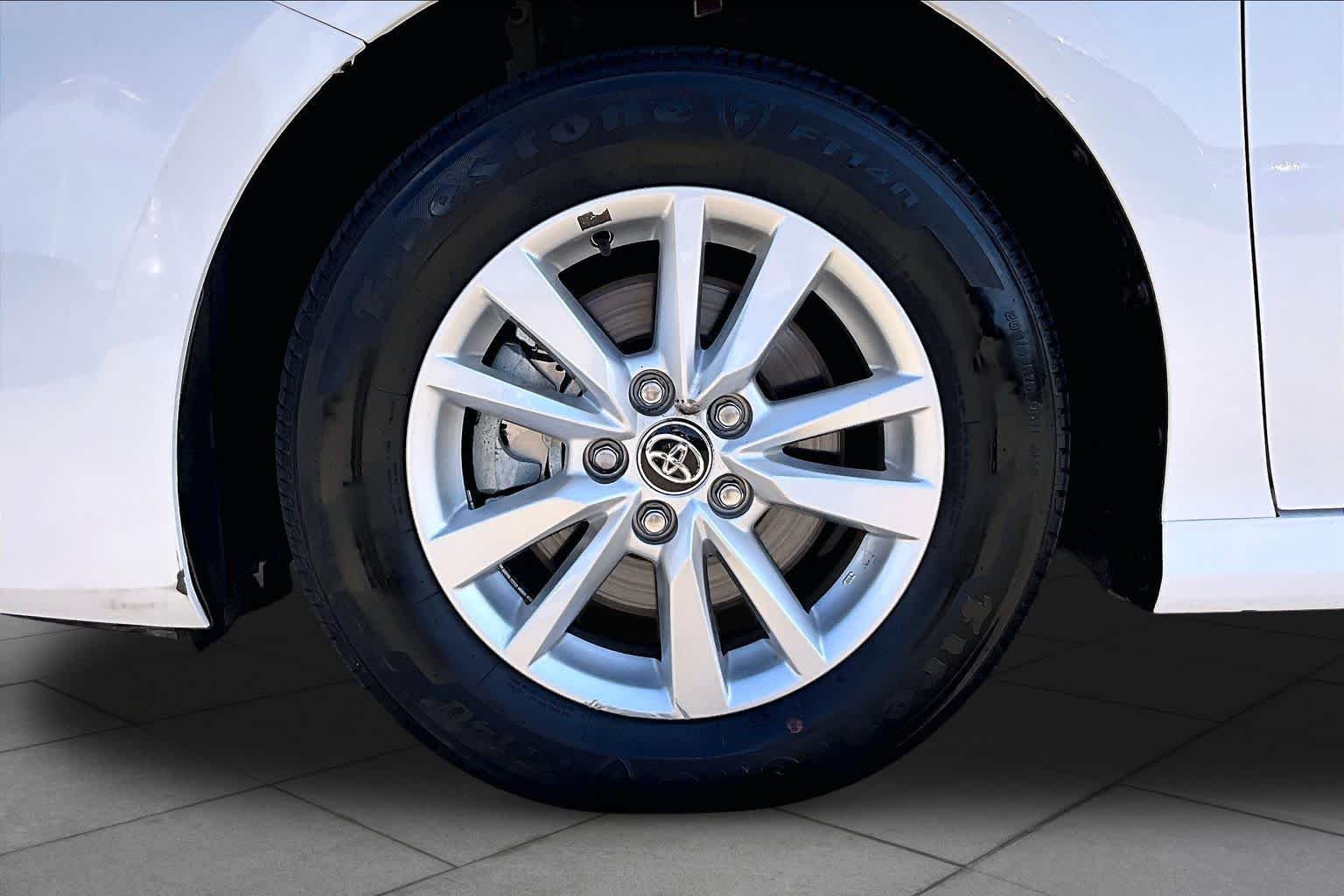 Used 2025 Ice Cap Toyota LE image 11