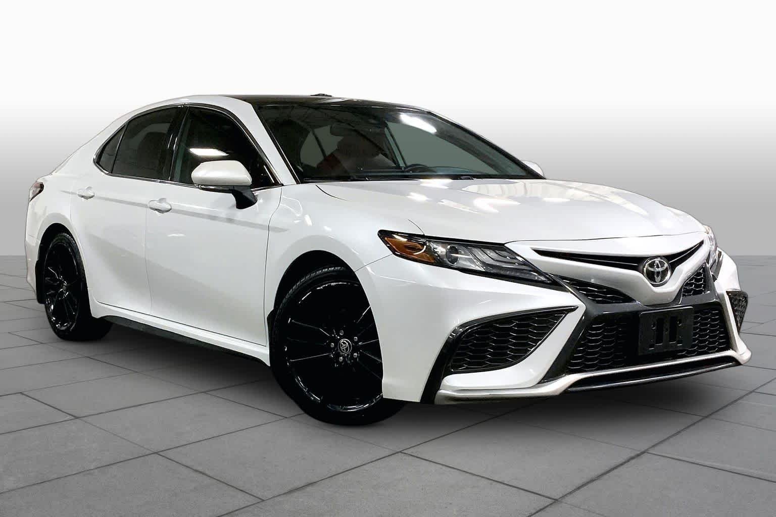Used 2021 Wind Chill Pearl Toyota XSE image 3