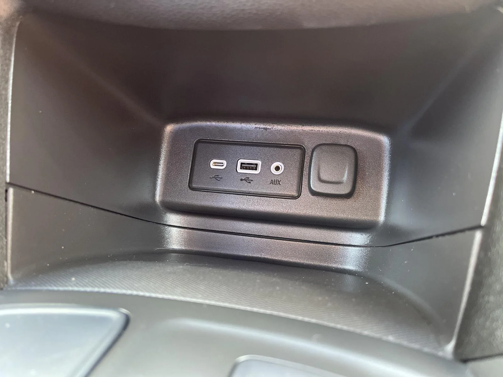 Used 2024 Summit White Chevrolet LT image 28