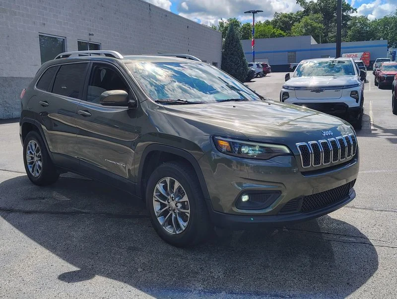 Used 2019 Green Jeep Latitude Plus image 4