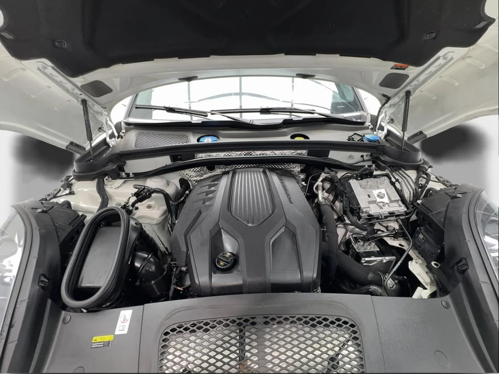 Used 2023 White Porsche Base image 19