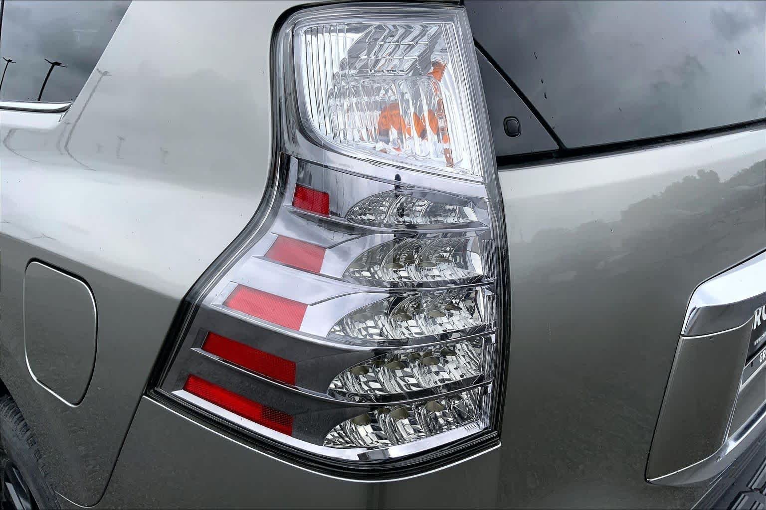 Used 2023 Atomic Silver Lexus Premium image 28