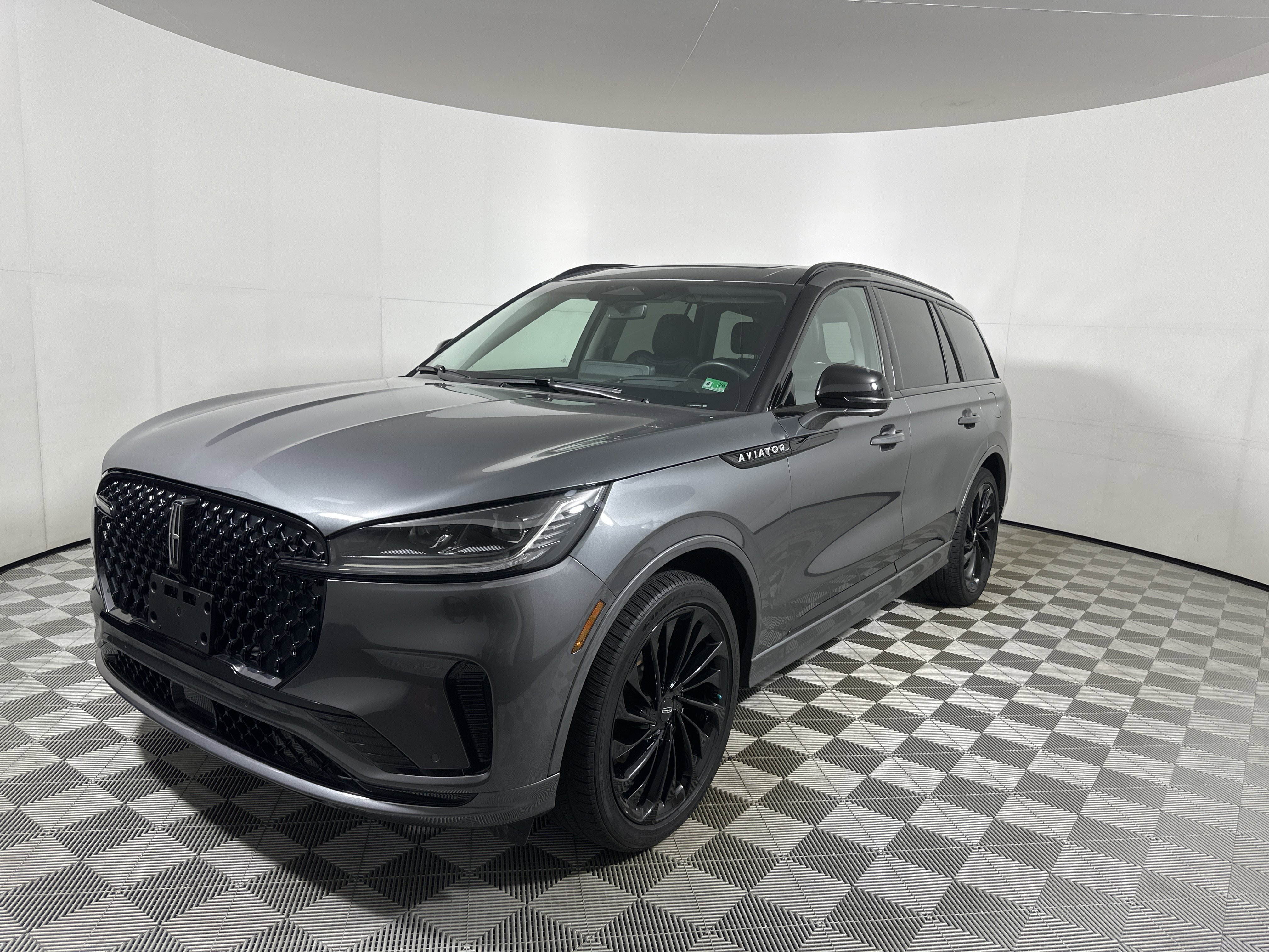 Used 2025 Charcoal Lincoln Reserve image 3