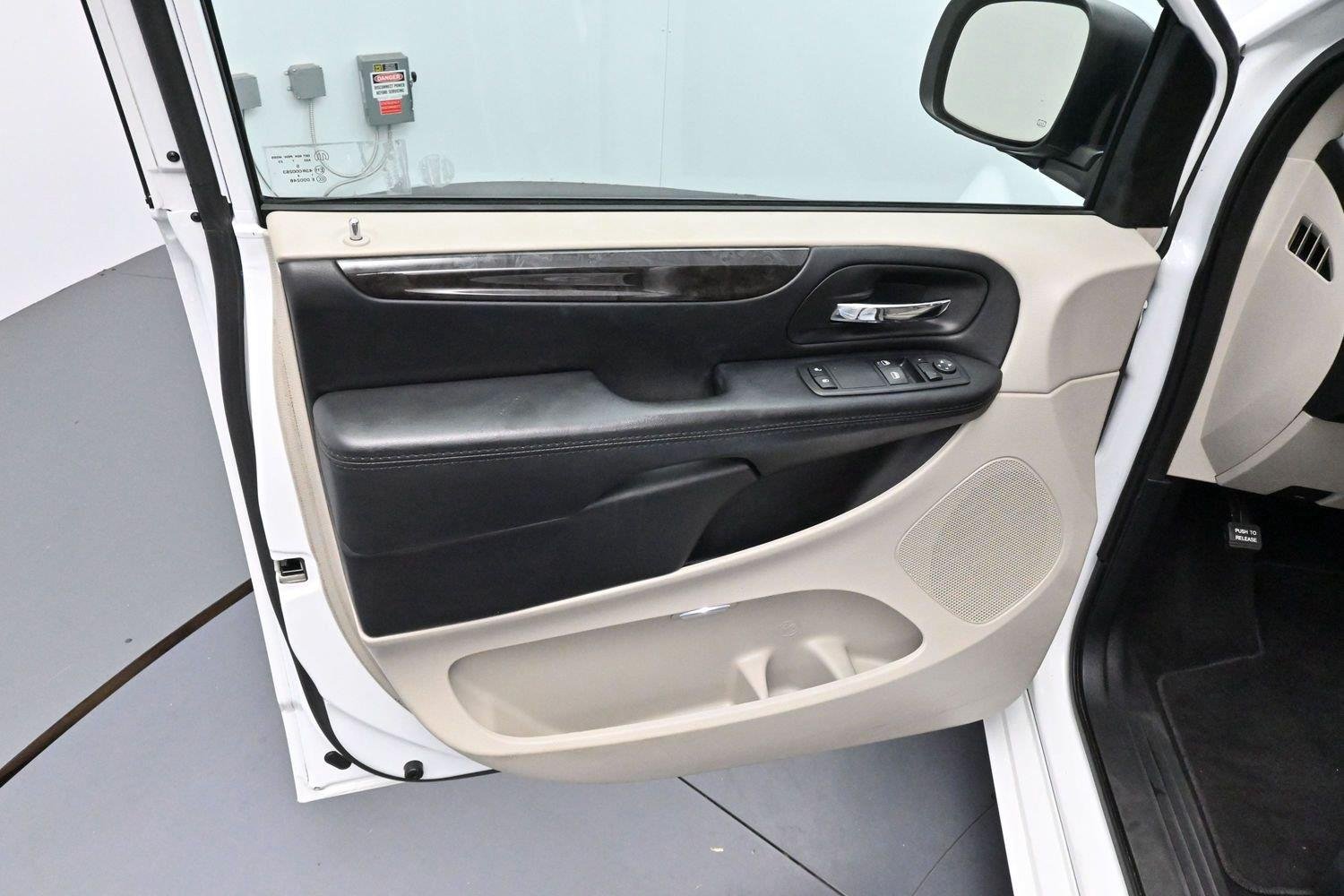 Used 2017 White Knuckle Clearcoat Dodge SE image 9