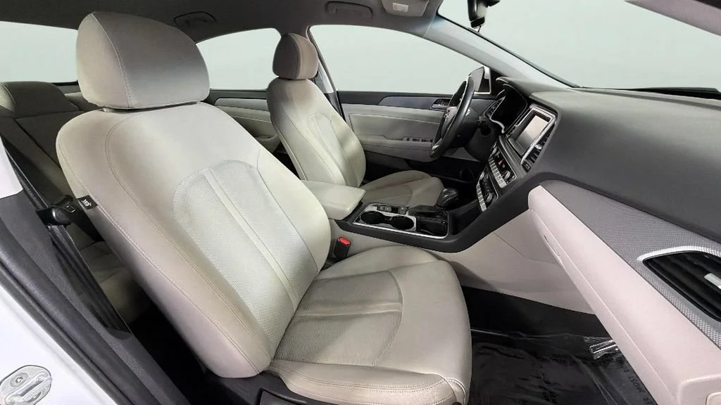 Used 2018 White Hyundai SEL image 33