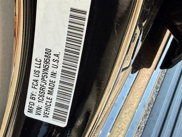 New 2027 Diamond Black Crystal Pearl-Coat Exterior Paint RAM Laramie image 17