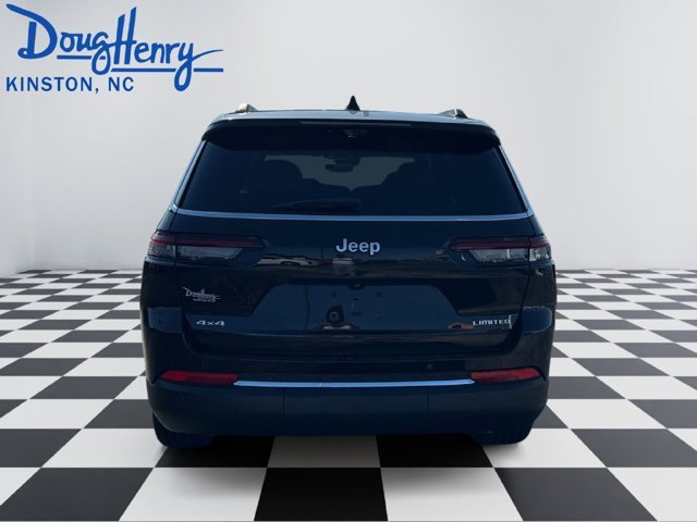 New 2025 Diamond Black Crystal Pearl-Coat Exterior Paint Jeep Limited image 4