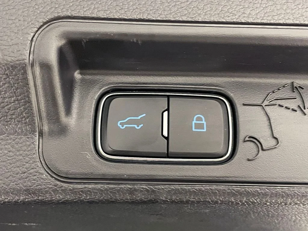 Used 2021 Black Ford XLT image 13