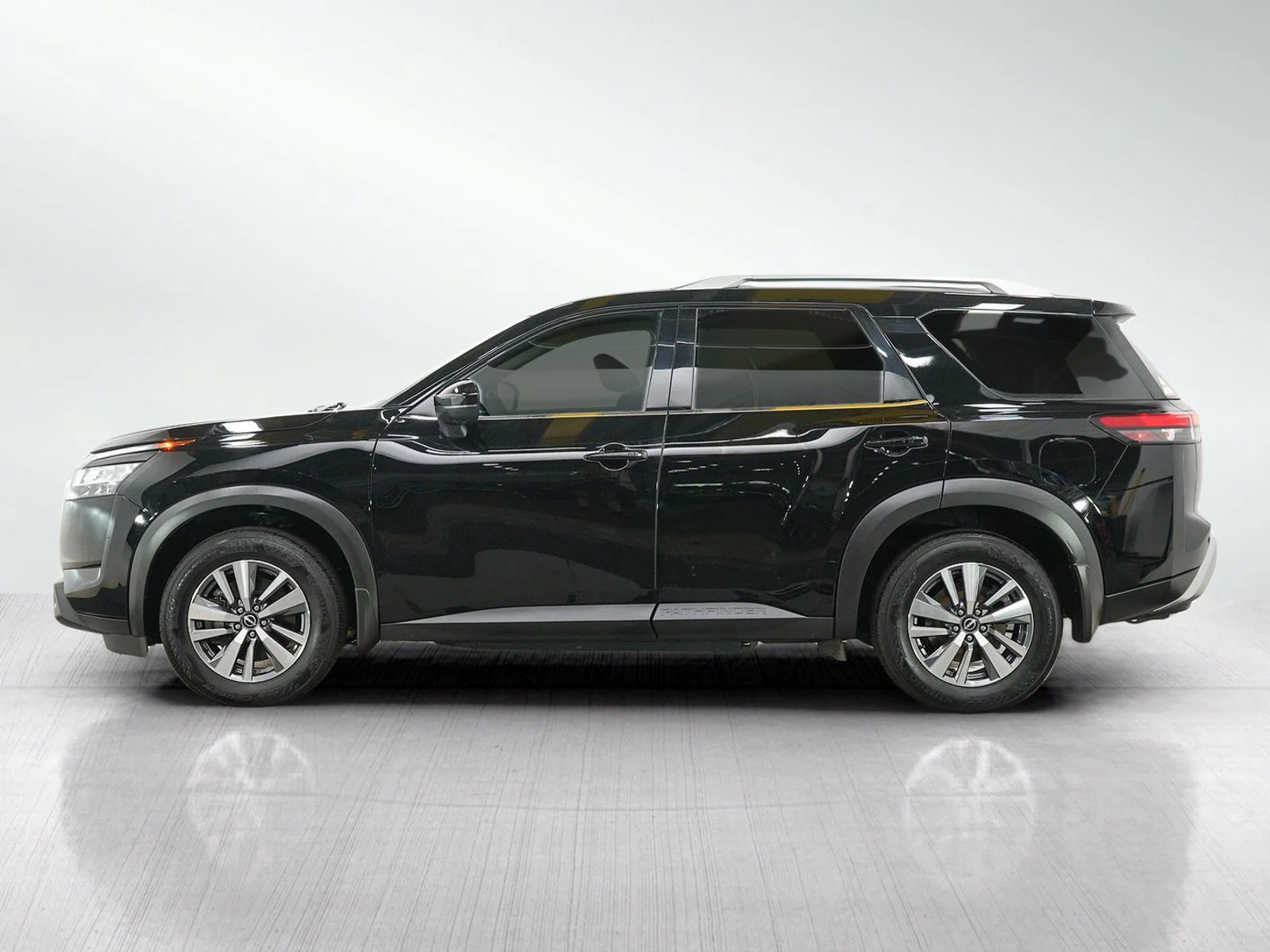 Used 2024 Nissan Pathfinder SL with VIN 5N1DR3CE0RC256579 for sale in Minneapolis, Minnesota