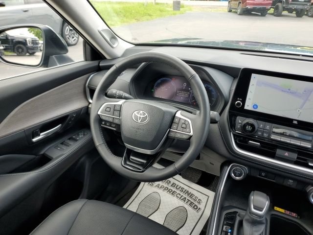 Used 2025 White Toyota Limited image 18
