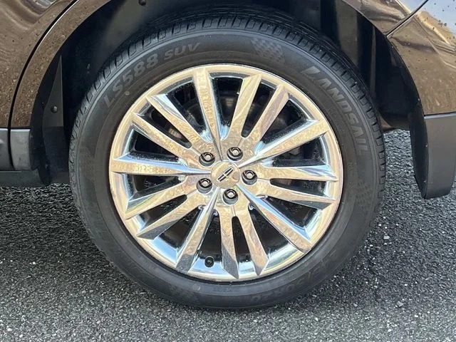 Used 2015 Brown Lincoln Base image 10