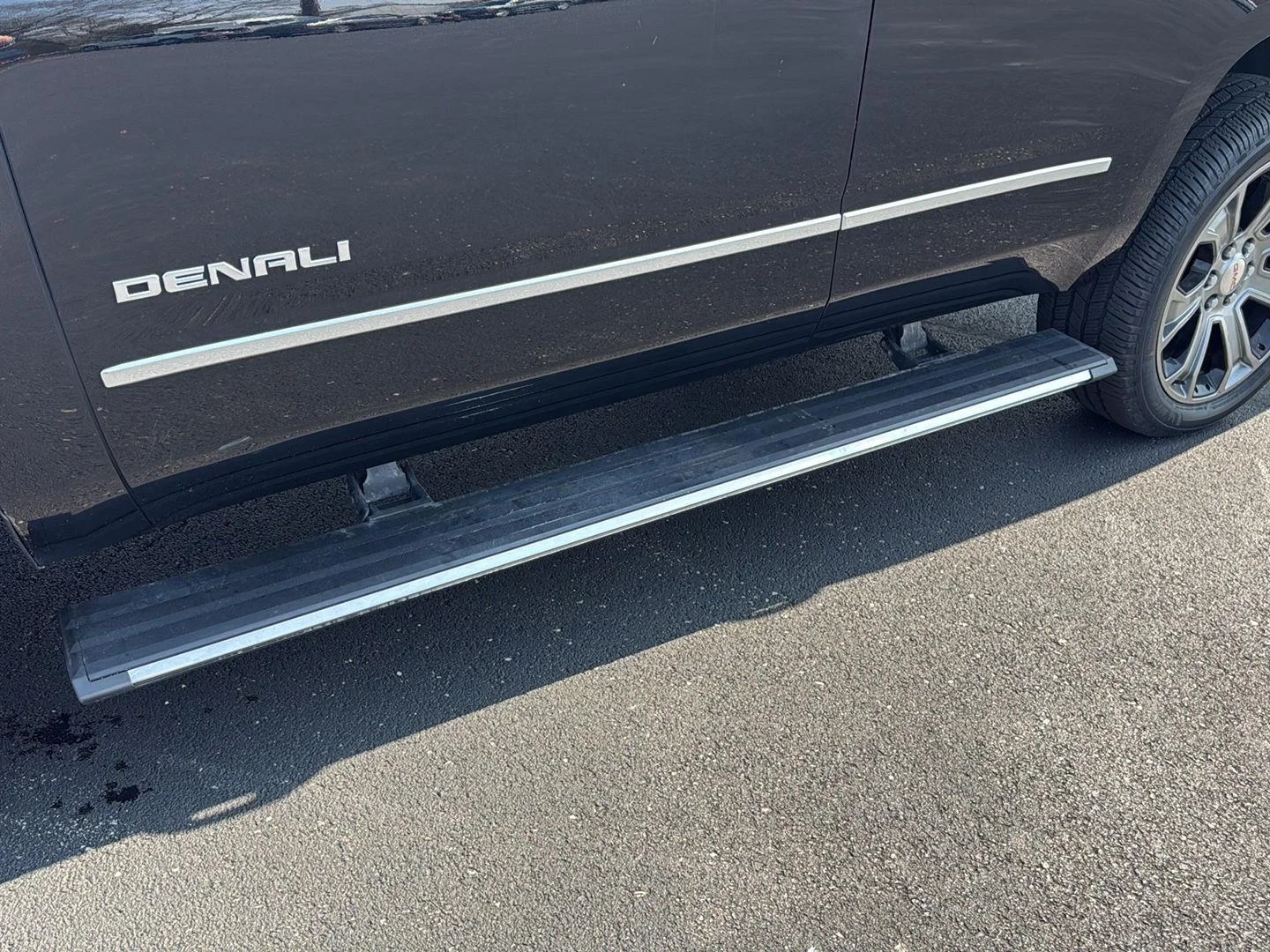 Used 2017 Onyx Black GMC Denali image 23