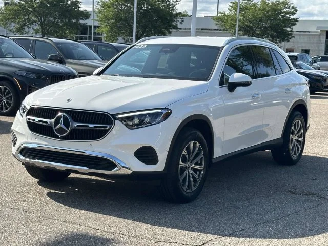 Used 2025 Polar White Mercedes-Benz GLC 300 image 8