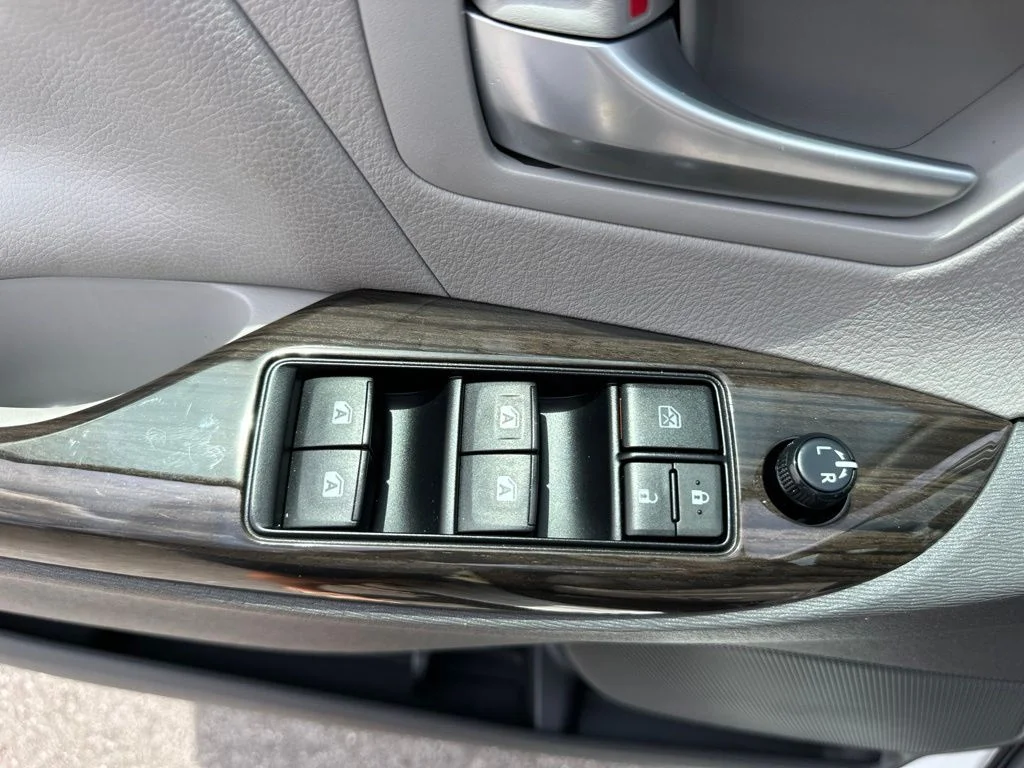 Used 2017 White Toyota XLE image 28