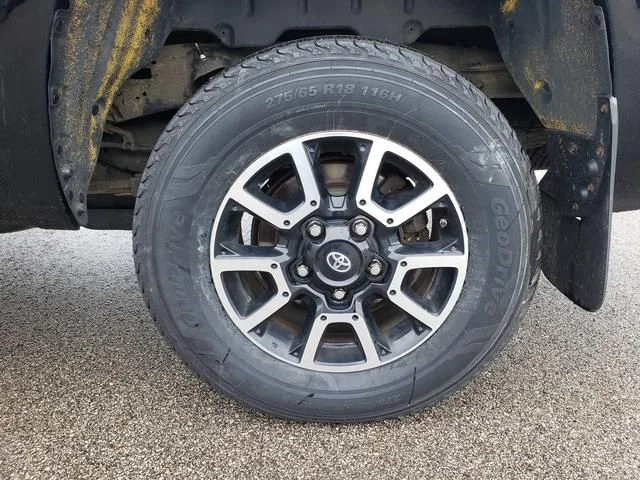 Used 2016 Black Toyota SR5 image 27